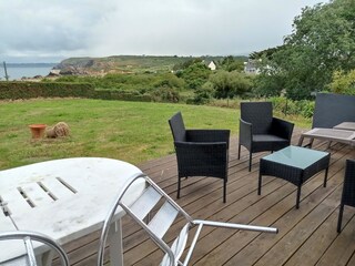 Auf der Terrasse mit Blick auf Küste