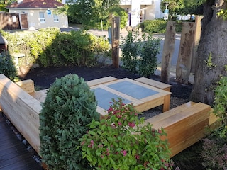 Gartenlounge mit Grillkamin