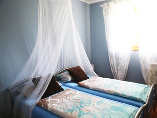 1. Schlafzimmer mit Doppelbett