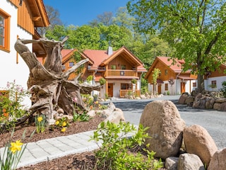 Einfahrt und "Brocken-Chalet" links im Bild