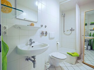 Strandpalais Ferienwohnung 13 - Duschbad