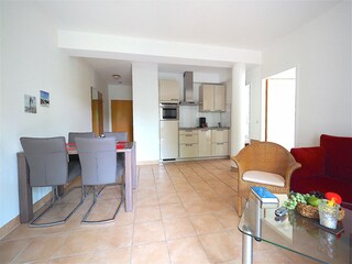 Strandpalais Ferienwohnung 23 -  Wohnzimmer mit Küche