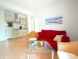 Strandpalais Ferienwohnung 23 -  Wohnzimmer mit Küche