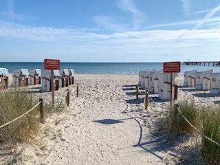 Ostseebad Boltenhagen, Strandkörbe am Strandzugang 4