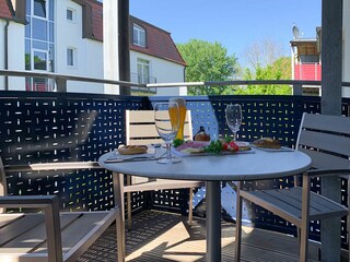Strandpalais Ferienwohnung 24 - möblierter Balkon