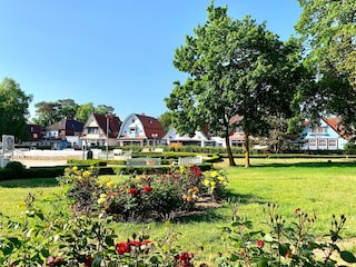 Ostseebad Boltenhagen, Kurpark mit kleinen Häuschen