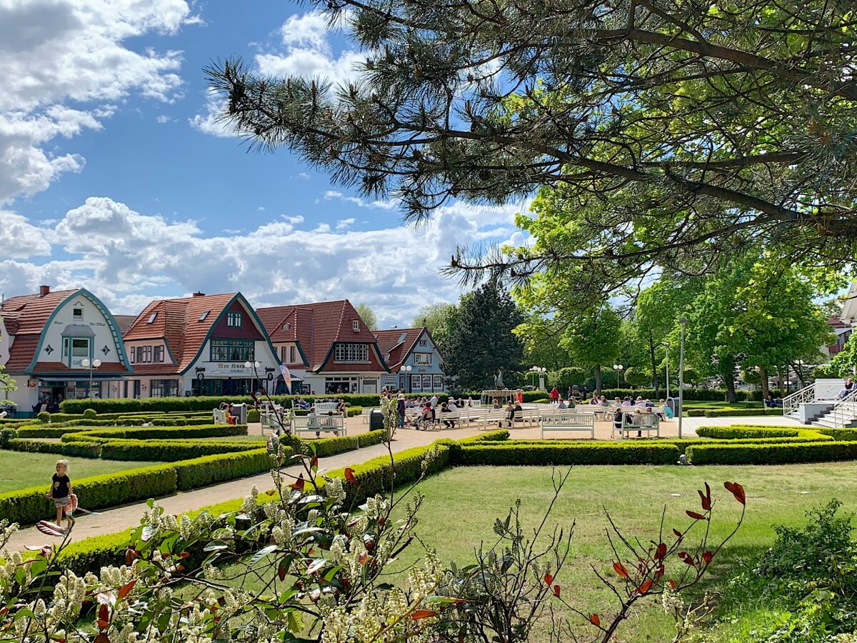 Ostseebad Boltenhagen, Kurpark mit kleinen Häuschen