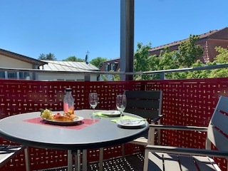 Strandpalais Ferienwohnung 27 - möblierter Balkon