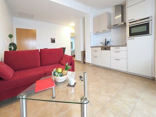 Strandpalais Ferienwohnung 38 -  Wohnzimmer mit Küche