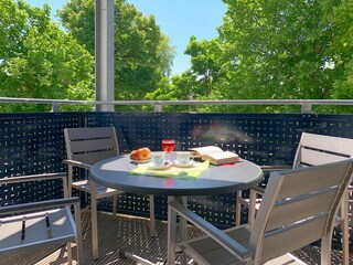 Strandpalais Ferienwohnung 42 - möblierter Balkon