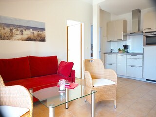 Strandpalais Ferienwohnung 42 -  Wohnzimmer mit Küche