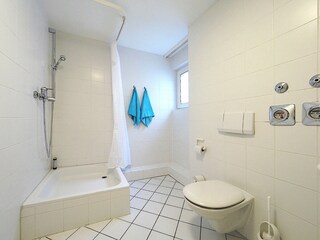 Strandpalais Ferienwohnung 44 - Duschbad