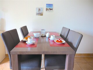 Strandpalais Ferienwohnung 47 - Essbereich