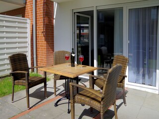 Residenz am Park Ferienwohnung 01 - möblierte Terrasse