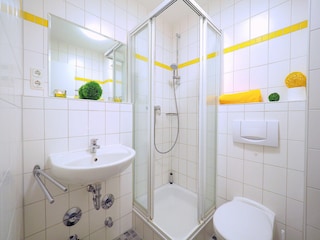 Residenz am Park Ferienwohnung 02, Duschbad