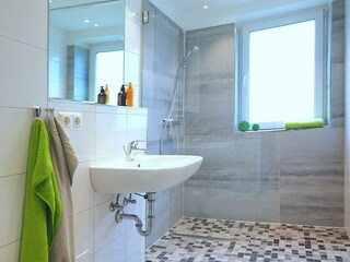 Weidenblick, Ferienwohnung 03, Duschbad mit Tageslicht