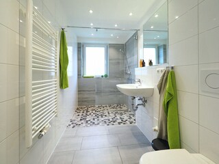 Weidenblick, Ferienwohnung 08 - modernes Duschbad