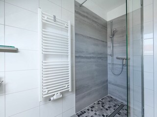 Weidenblick, Ferienwohnung 12 - modernes Duschbad
