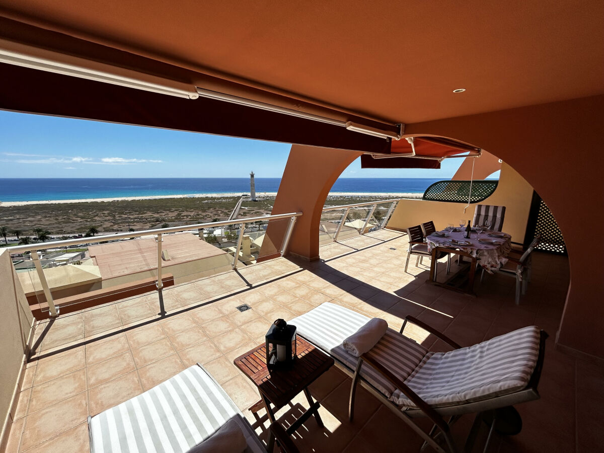 Large and sunny terrace with views of the sea
