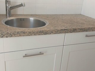 Küche mit Granitarbeitsplatte