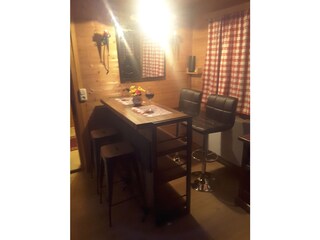 Gemütliche Bar im Wohnzimmer