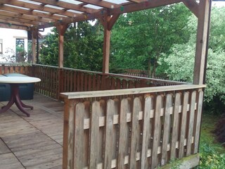 Terasse mit Eingang zu Wohnzimmer