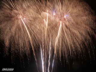 Höhenfeuerwerk zum Jahreswechsel