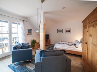 Wohnbereich mit Balkon               zur Südseite