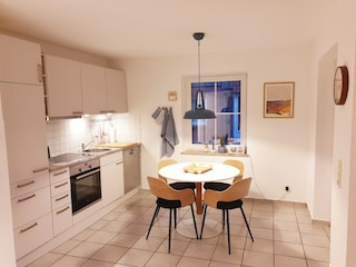 Küche mit Essbereich