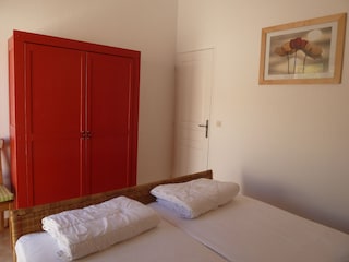 Schlafzimmer 1