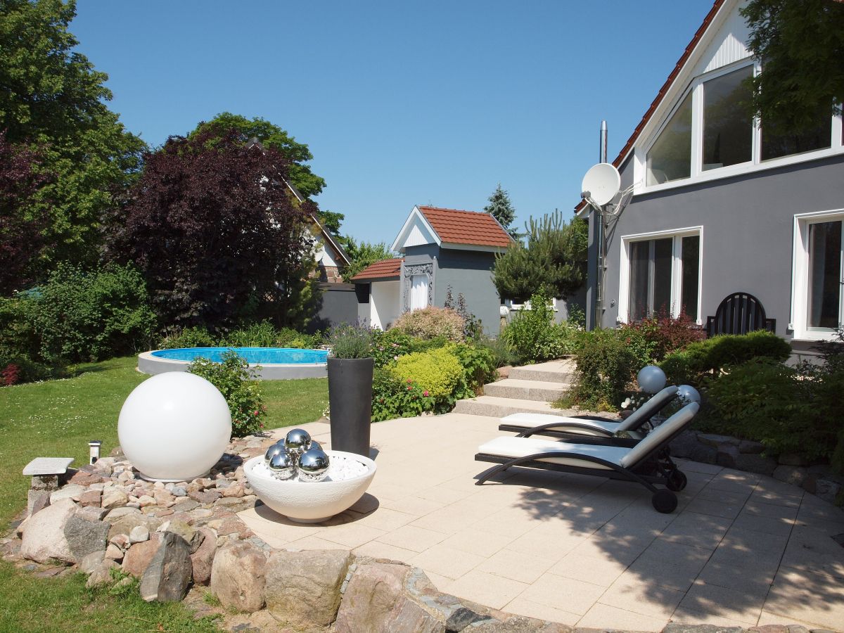 Garden with pool view