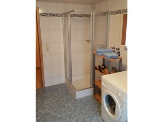 Bad Mit Dusche und Badewanne
