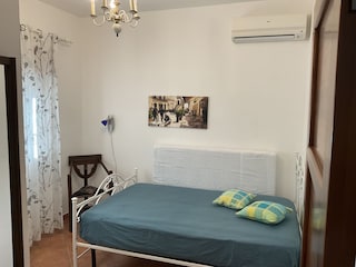 Schlafzimmer III