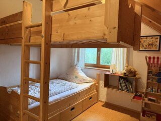 Kinderzimmer mit Hochbett