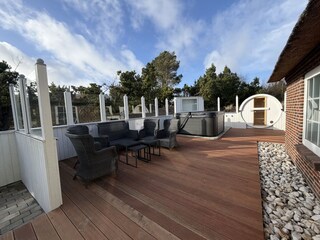 Neu: 120 m2 geschlossene Terrasse mit Whirlpool u. Saun