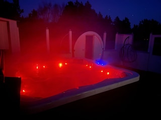 Aussenwhirlpool- Pool gefüllt- schnelle Zieltemperatur