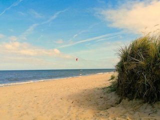 Drachenfliegen am Strand in Schillig