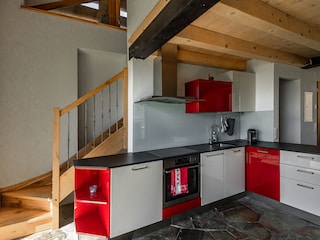 Küche und Treppe zur Galerie