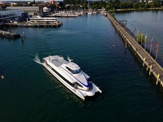 Katamaran in Friedrichshafen Richtung Konstanz