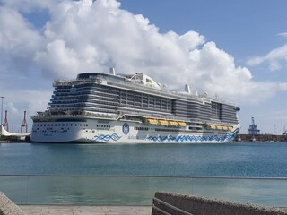 CRuise Harbour nearby