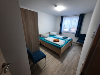 Doppelbettschlafzimmer aus Eingangssicht