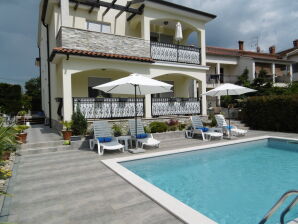 Ferienwohnung Villa Luka Appartement Orange met zwembad