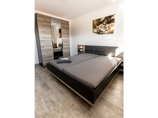 2. Schlafzimmer