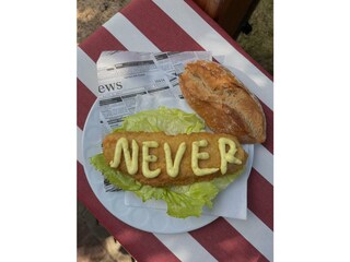 Bei uns gibt's auch  leckere Fischbrötchen