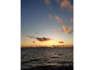 Sonnenuntergang am Meer mit Blick auf Wilhelmshaven