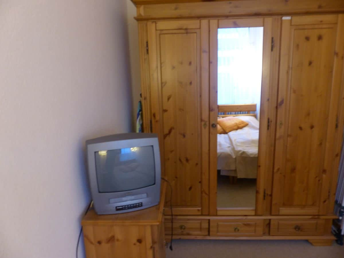 Schlafzimmer 2 verfügt über einen weiteren Fernseher