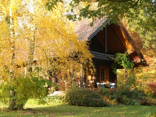 Blockhaus im Herbst