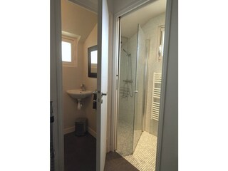 Duschbad und sep. WC