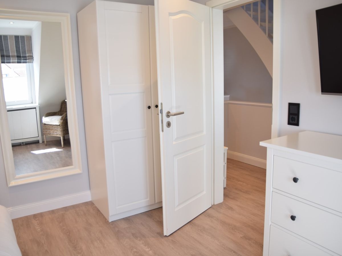 Ferienwohnung Gezeiten, Wenningstedt, Firma Nicolinenhof - Herr