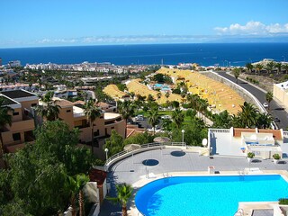 Blick von der Terrasse (Pool u. Meer)